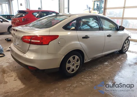 2015 Ford Focus S из США, поврежденный, VIN 1FADP3E21FL220009